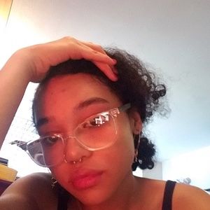 Meet your Posher, Naomi